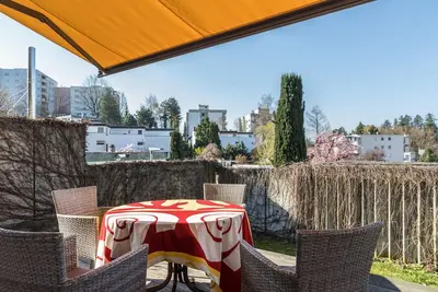 Image de Maison de vacances moderne \"Avila\" près du lac avec Wi-Fi, terrasse et jardin ; parking disponible.