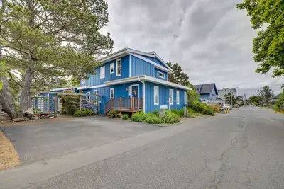 Image de House w\/ Hot Tub & Deck - Walk to Seaside Beach!