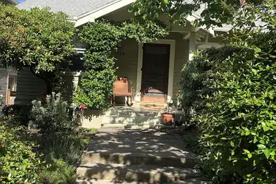 Image de Bungalow in the heart of Nw Portland + add. unit (office and ceramic studio)