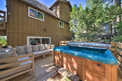 Image de Mountain Haven w/ Hot Tub, Game Room, & Treehouse!