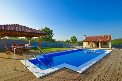 Maison de vacances privée avec climatisation, bain à remous, piscine privée, Wifi, Tv, patio