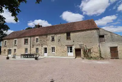Image de Maison de charme avec grand jardin, jeux pour enfants, et équipements modernes à Merri