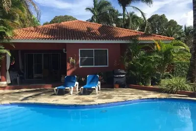 Image de Tennis\/Basket\/Soccer courts and a private 3bd villa with pool near shops\/bars