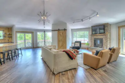 The Carousel - Unique design, beautiful open living space!