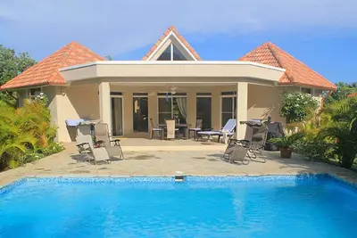 Image de 2bd inexpensive guest-friendly villa with pool in central Sosua, low downpayment