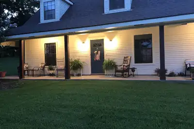 Image de Whole house just minutes from many local destinations
