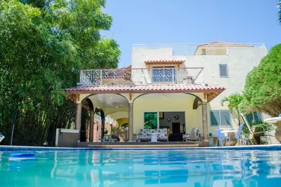 Image de 5bd guest-friendly villa with private pool, billiard, Wi-Fi, cable Tv, A\/C