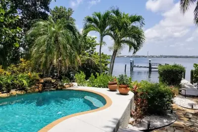 Image de True Island Living - Waterfront/Private Pool/Boat Dock/Close to beaches