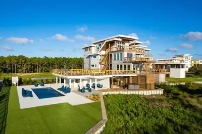 Image de Simply the Finest - New Modern Waterfront Home w/ Saltwater Pool