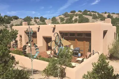 Image de Spectacular Mountain Views, Supreme Tranquility & Privacy in Tesuque!