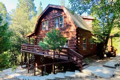 Image de The Creek-Side Cabin: Spa, 5 Star, Upgraded, Big Deck, Quiet, Walk To Town