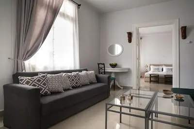 Image de Polytimon, an Athenian Neoclassical Apartment