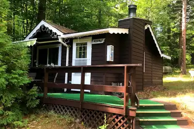 Image de Family Chalet with fireplace under Pine trees