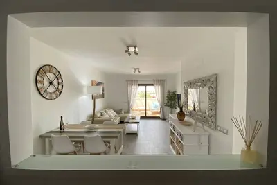 Image de Luxury Penthouse Apartment overlooking the Golf Course