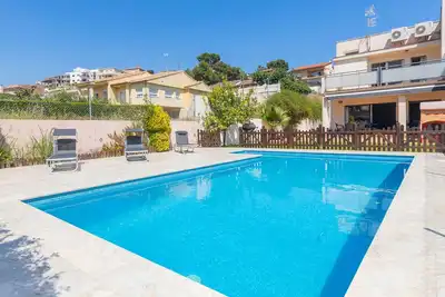 Image de Merveilleuse maison de vacances privée avec climatisation, piscine privée, Tv, patio et parking