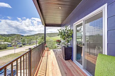 Image de Inspiring Modern Home W/ Space, Close to interstate, restaurants, and shopping.