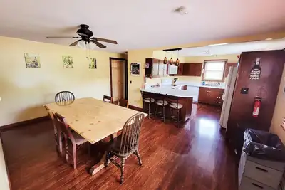Image de Wine Trail Apartment (pet friendly) - 4bd/2ba