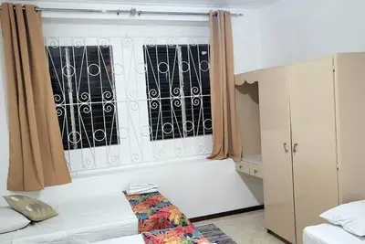 Image de Apt 7. A spacious apartment, great for groups as it sleeps 8 people comfortably.