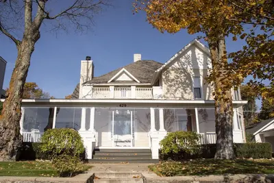 Image de Downtown Main St with Guest House