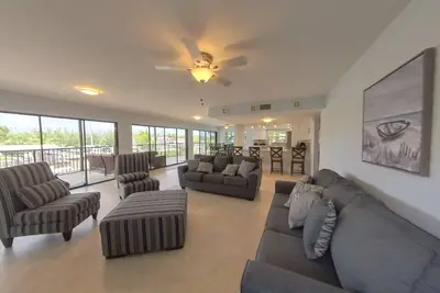 Image de Huge Ocean Side 2/2 with plenty of Dock Space available for rent!