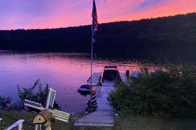 Image de Direct Waterfront on Candlewood Lake with / boat slip/ hot tub & outdoor kitchen
