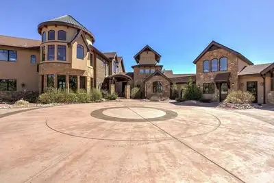Image de Luxury Zion Villa, Views, Hot tub, Gourmet kitchen, Theater Room, Bocce.