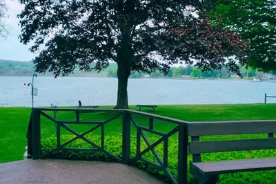 Image de Welcome to our inviting all-season Lakefront Retreat near Lily Dale and Fredonia