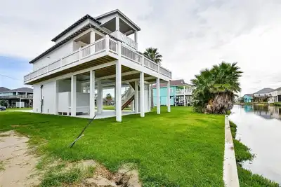 Image de 'Saltwater Therapy' Luxurious Beach House Rental