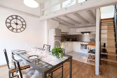 Image de Spacieux appartement de charme aux portes de Lyon et de la Dombes