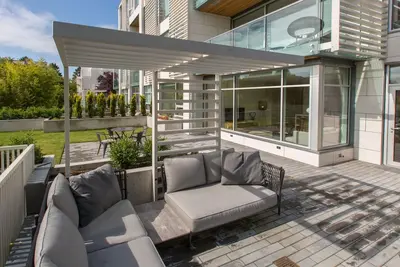 Image de Modern Luxury on Beacon Hill Park by Victoria Prime!