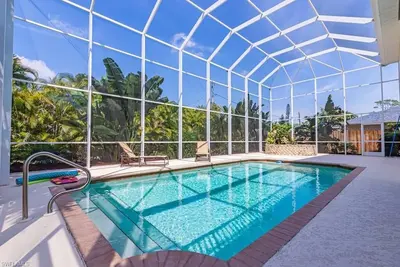 Image de Beautiful 4 bedroom, 3 bath w/ heated swimming pool home 14 mins from the beach