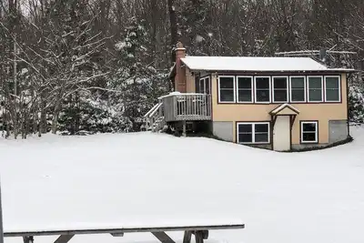 Image de 1 Bedroom Updated camp on Secluded Holland Pond
