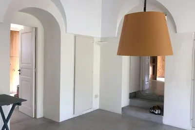 Elegant Propriety 10 Minutes Far Away From Airport