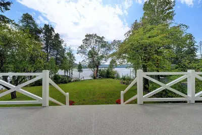 Image de Private Lakefront Home on 1. 2 acres with 400ft of waterfront + docks