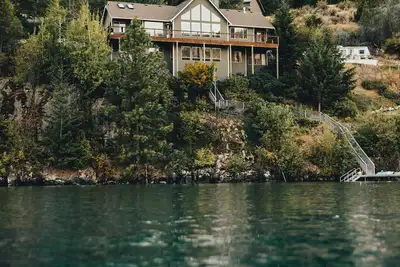 Image de Lake Chelan Luxury Waterfront Home, 3800 sq ft, 4 Bdrm, Private Dock!