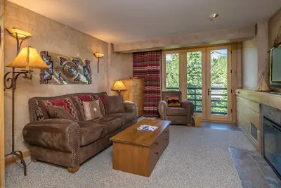 Image de Ski in/out w/stunning views, fireplace, community pool/hot tub! - Shoshone Ski Haus