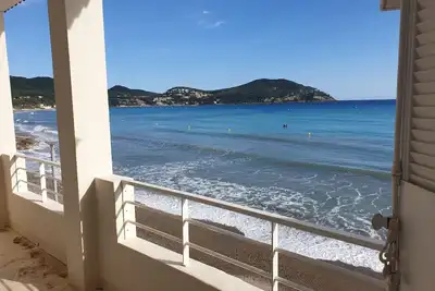 Image de 35 marches au dessus de la plage. . .