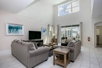 Image de Family Friendly 5 Bed Game Spa Pool Home in Champions Gate