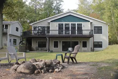 Image de Lakefront House on Long Lake, Beautiful View with Private Docks on Flat Lot.