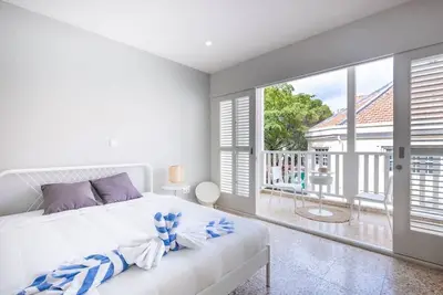 Image de Tropical City Escape with Balcony in Willemstad