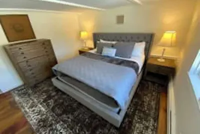 Image de Deluxe King, Living Room w\/sofa bed & fireplace