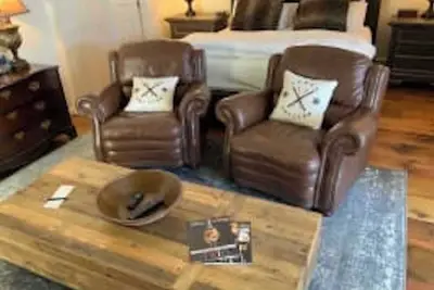 Image de Deluxe King Suite, Living Room area w\/sofa bed & fireplace, private entrance