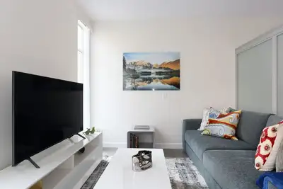 Image de Comfy, Clean & Modern Pasadena Apartment