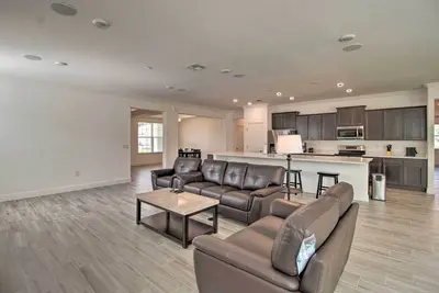 Image de Modern Coastal Getaway with A/C, WiFi & Office!