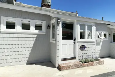 Image de 11/16 to 1/5 Special 90/nt  Gorgeous Cottage! 1 Block To The Beach!