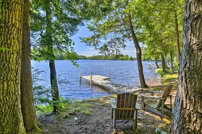 Image de Waterfront Lake Arrowhead Home w\/ Kayaks & Grill!