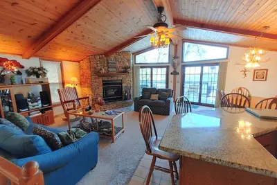 Image de Lakehouse Paradise w\/ Hot Tub Near Cascade Mountain