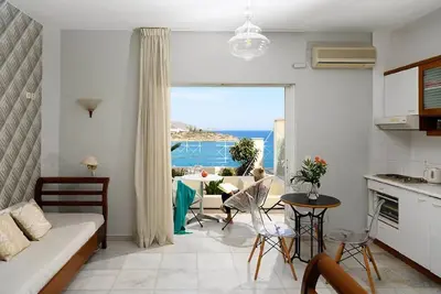 Bellevue Suites Apartment 3 with Sea View