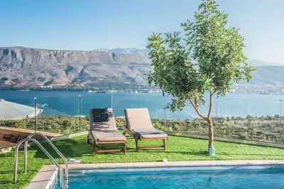 Image de Istros Villa I, Pool, Bbq & Heated Spa Whirlpool