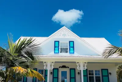 Image de New Listing! \"One Love\": Extraordinary Beachfront Villa and Cottage.